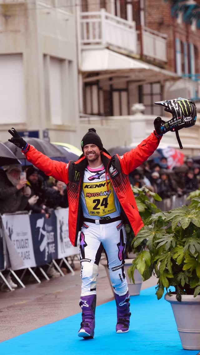 Unleash the beast 🔥 
Quelle entrée @adrienvanbeveren ! 😎

__

©️ @chezforyou 
#Enduropale2026 #LeTouquetParisPlage #Foryou #Event #BeastMood